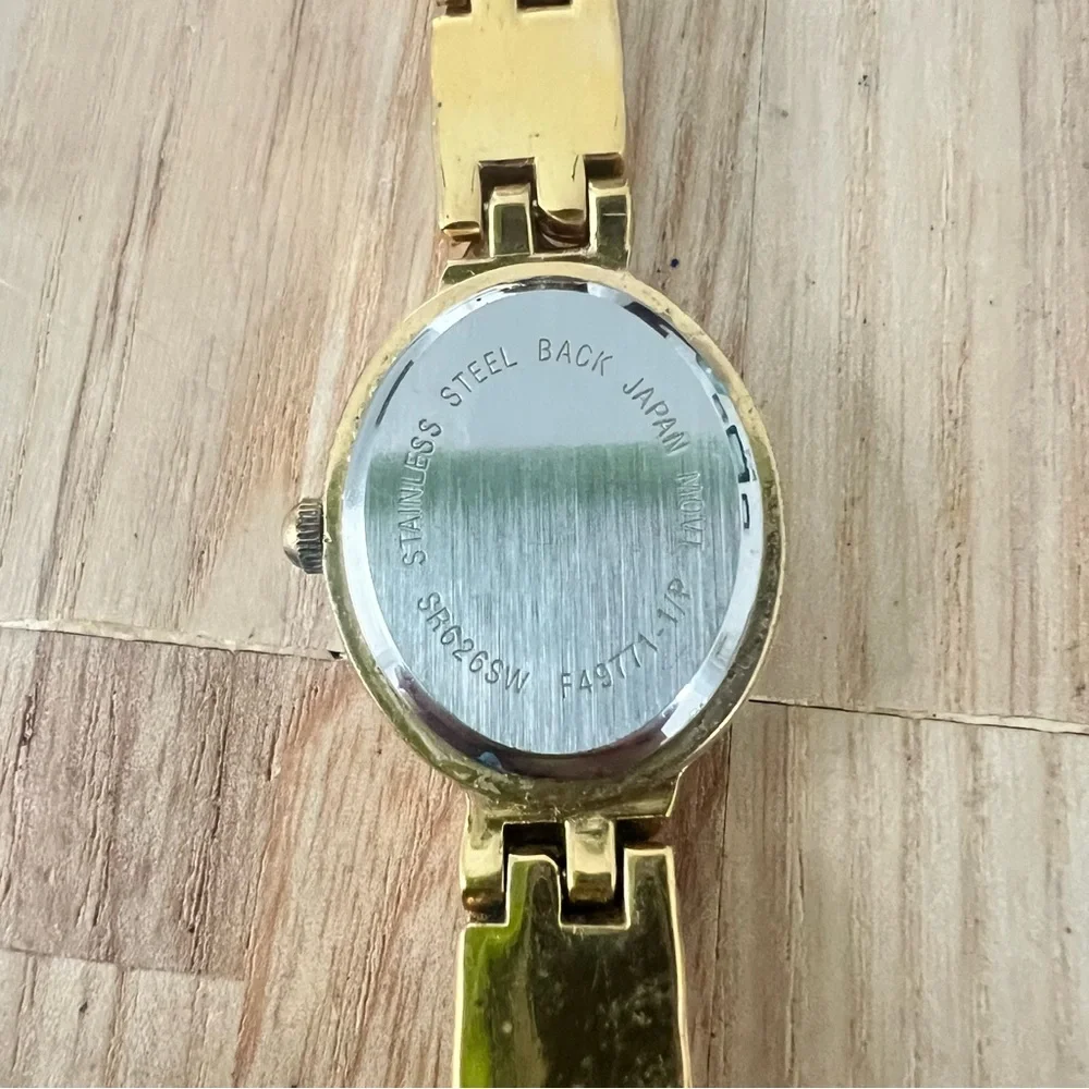 Unbranded ladies oval gold tone crystal hearts dress watch NEW BATTERY